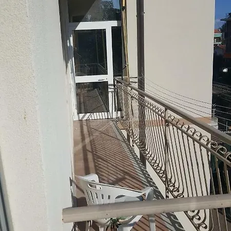 Villa Milena Loano Appartamento Privato Apolloni- Codici Cir E Cin Visibili Su Struttura